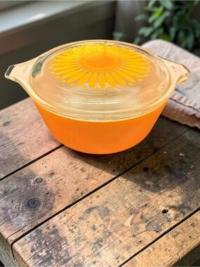 Pyrex Orange Daisy Covered Casserole with Clear Lid